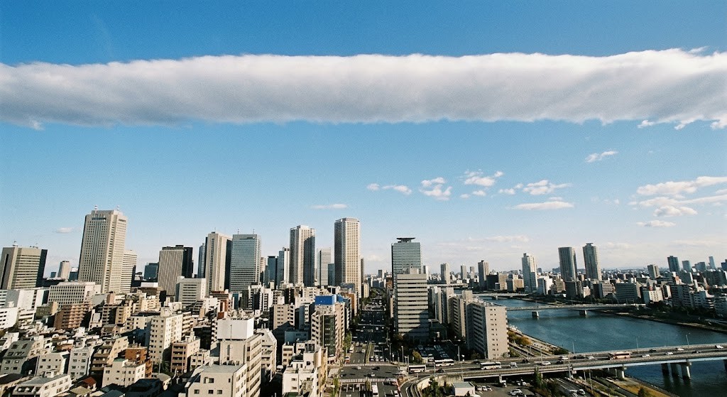 地震雲とされる放射状・帯状の雲